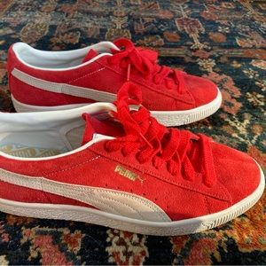 Men’s classic red Pumas size 10